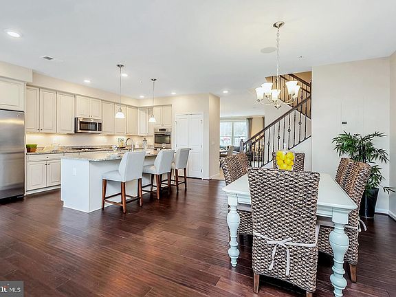 5th image of 3610 Briarwood Dr #3B