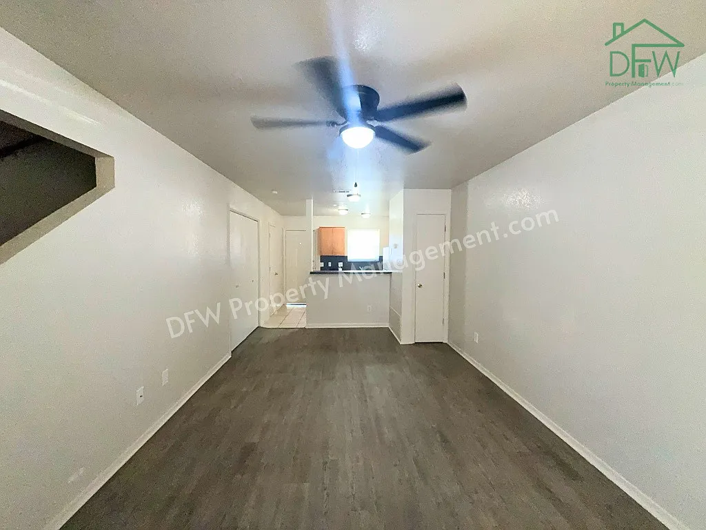 2 bed, 1.5 bath, 885 sqft, $950 — Photo 2
