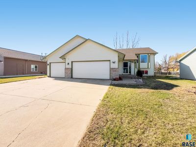 4435 E 38th St, Sioux Falls, SD, 57103