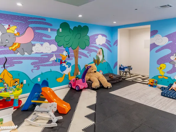 564 Saint Johns Place image 11 of 14