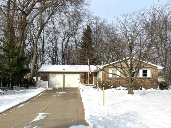 1608 Sunnyslope Dr, Crown Point, IN 46307