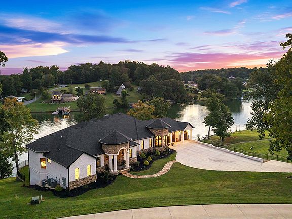 4th image of 253 Forest Ln N