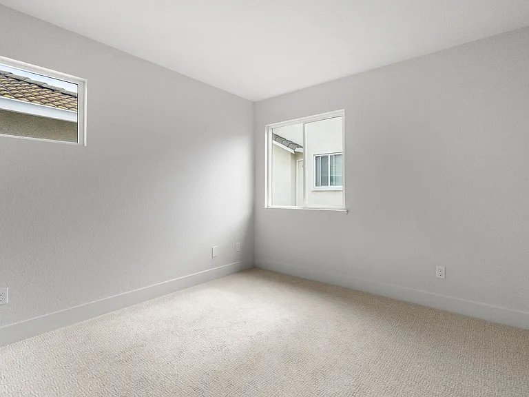 527 Scudero Cir — Photo 14