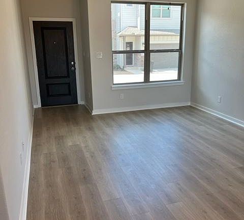 4th image of 2500 Forest Creek Dr #1202