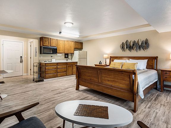2nd image of 1565 Wall St #262