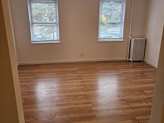 4th image of 227 Eckford St