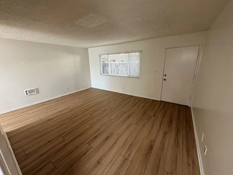711 E. Pleasant Street — Photo 25