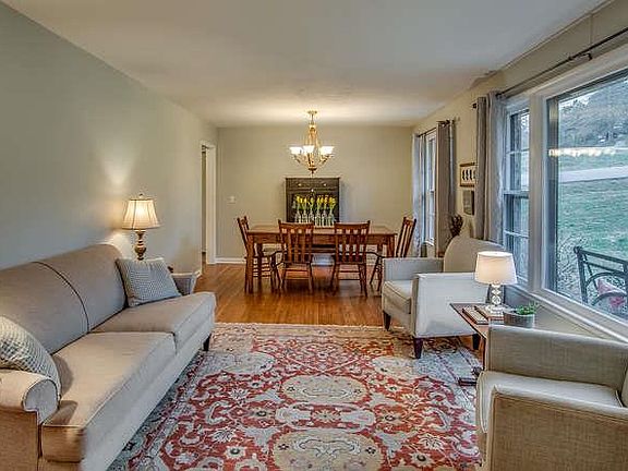 3rd image of 452 Manley Dr
