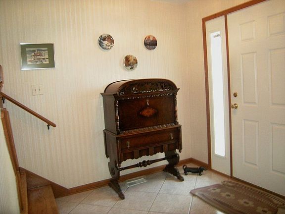 5th image of 1027 Claremont Dr