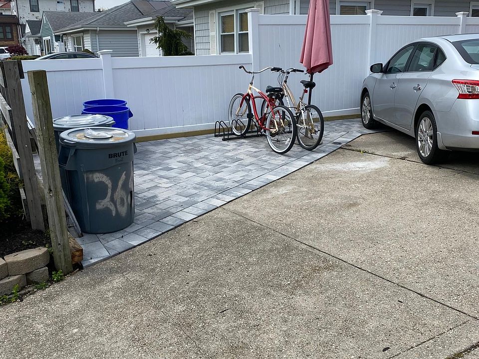 Parking/Cars/Bikes