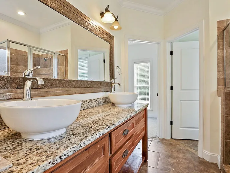 710 Valley St — Photo 37