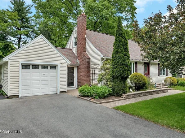 27 Cedar Lane, Glenville, NY 12302