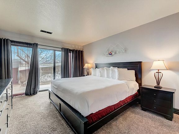 Primary Bedroom - 1 King Bed