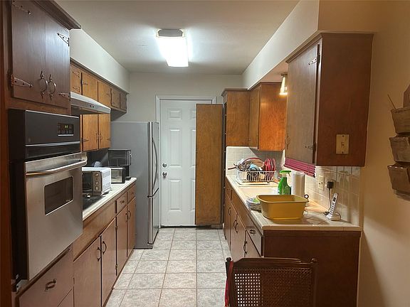 5th image of 806 Mosher Ln