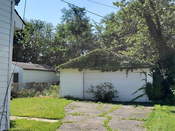 3rd image of 1462 E 172nd St