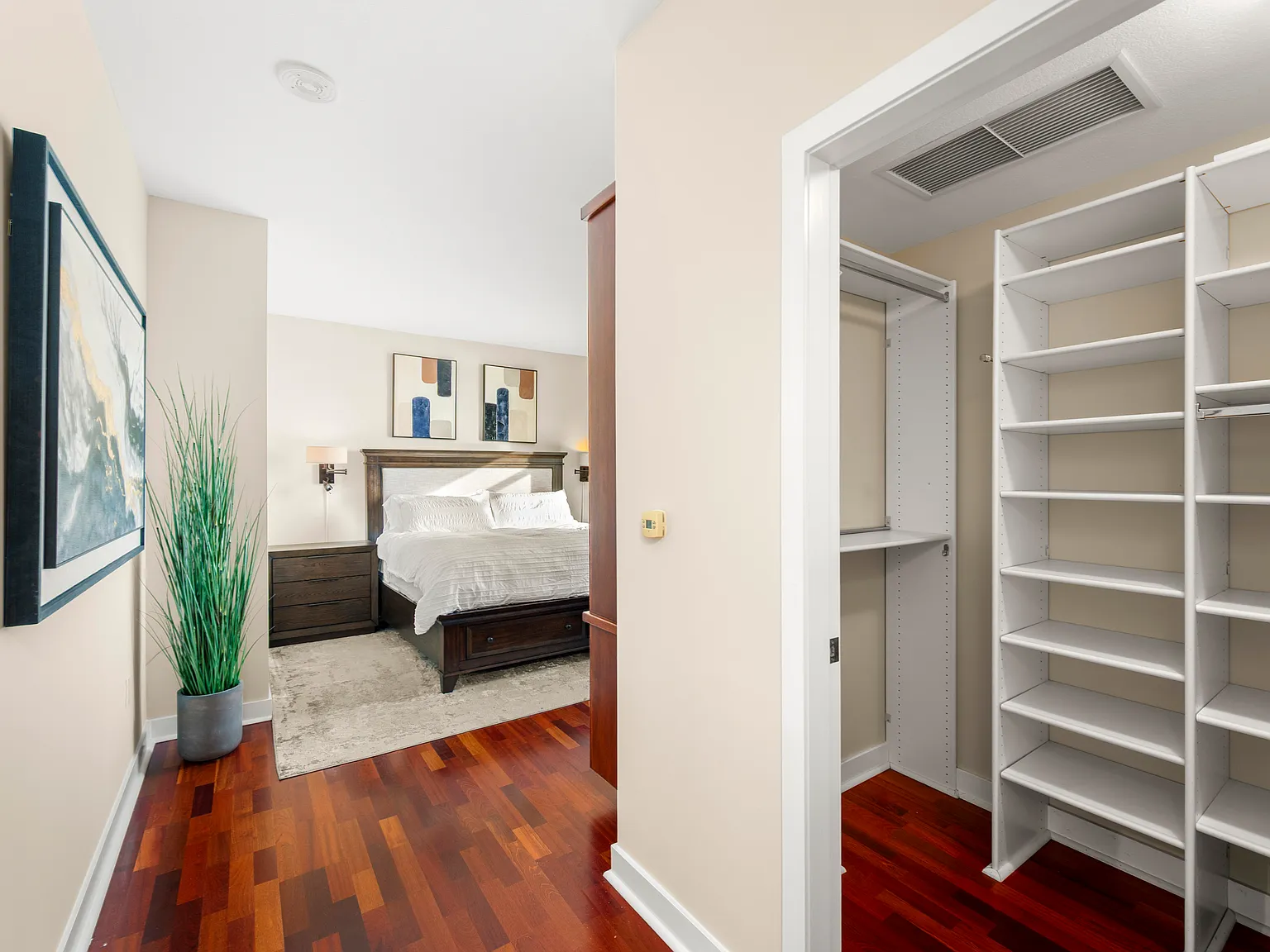 2 bed, 1357 sqft, $6,800 — Photo 4