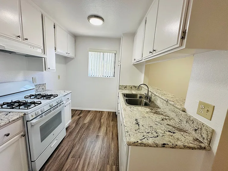 7259 Baird Avenue — Photo 10