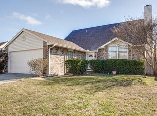 2821 Armstrong Dr, Arlington, TX 76014