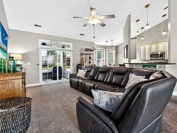 5th image of 245 Colby Ct.