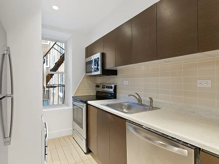 1274 5th Ave #307 — Photo 3