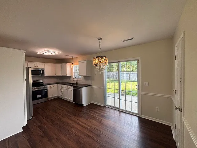 3 bed, 2.5 bath, 1595 sqft, $1,800 — Photo 4
