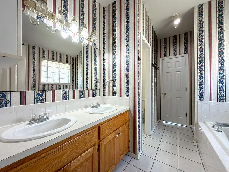 6429 Galven Way — Photo 13