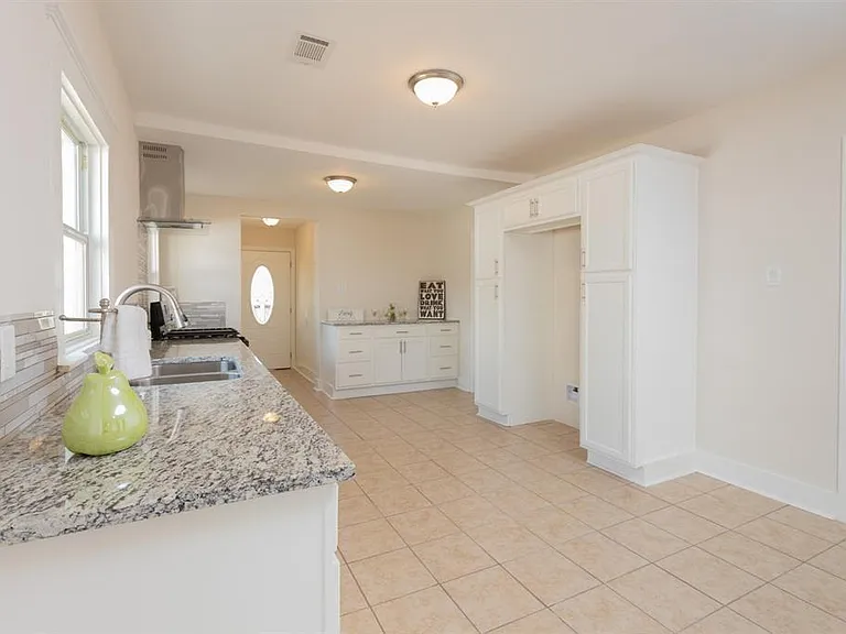 3406 Michigan St — Photo 10