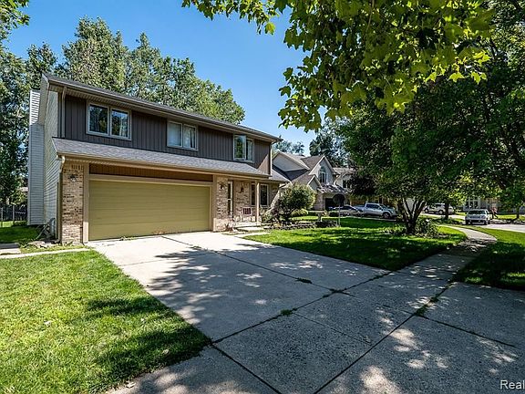 2nd image of 720 Scarlet Oak Ct