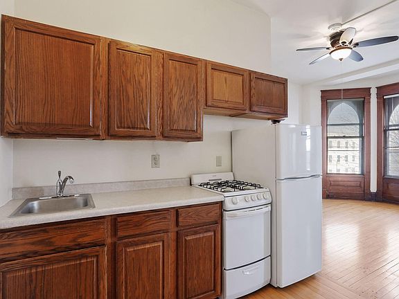4th image of 2000 Park Ave S #301