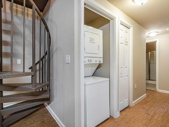 2nd image of 908 W 21st St APT 303