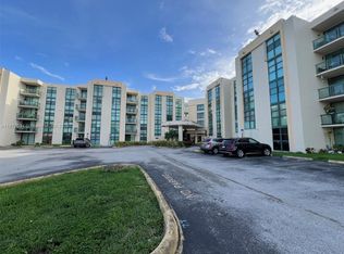 2055 SW 122nd Ave APT 305, Miami, FL 33175