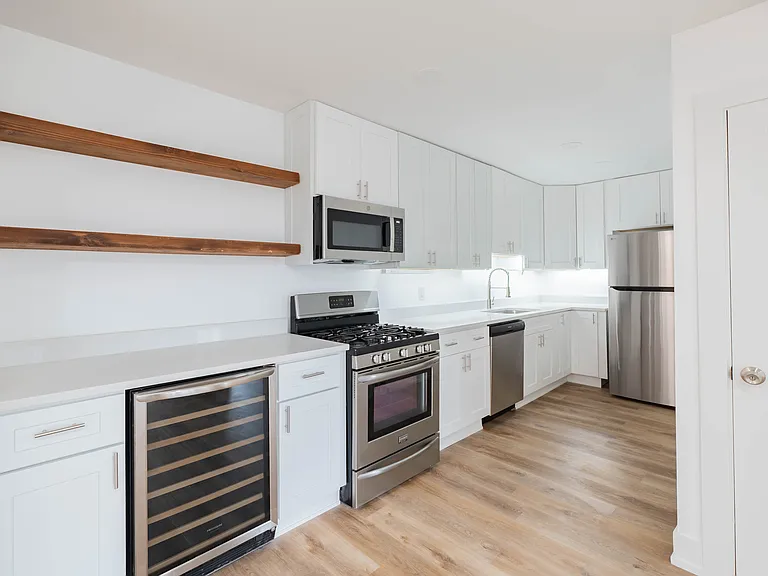 510 W Fullerton Pkwy #510 — Photo 1