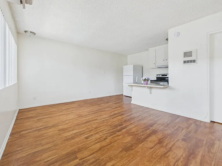 Sepulveda Manhattan Apartments — Photo 32