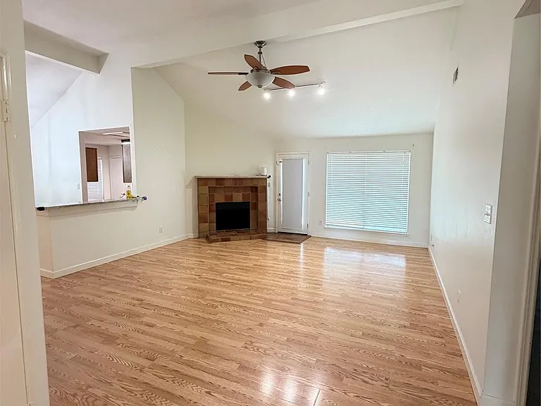 5211 Rivertree Ln — Photo 2