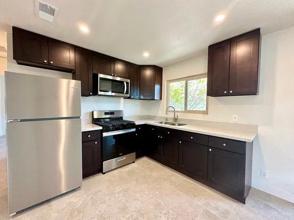 561 Desert View Dr APT 4, Palm Springs, CA 92264