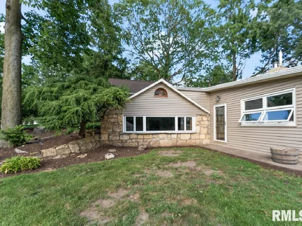 1645 Harrison Dr, Clinton, IA 52732