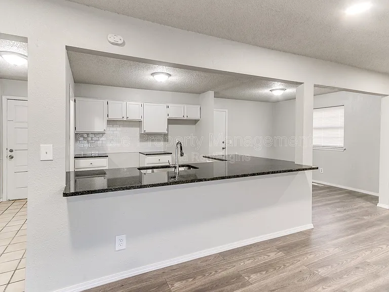 8510 Candlewood Dr — Photo 9