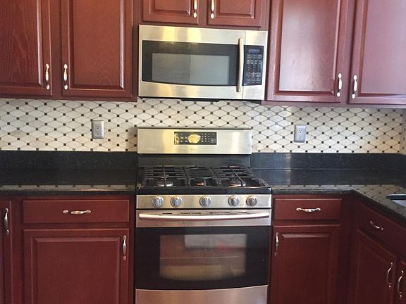 GRANITE countertops, stainless steel appliances, hardwood fl