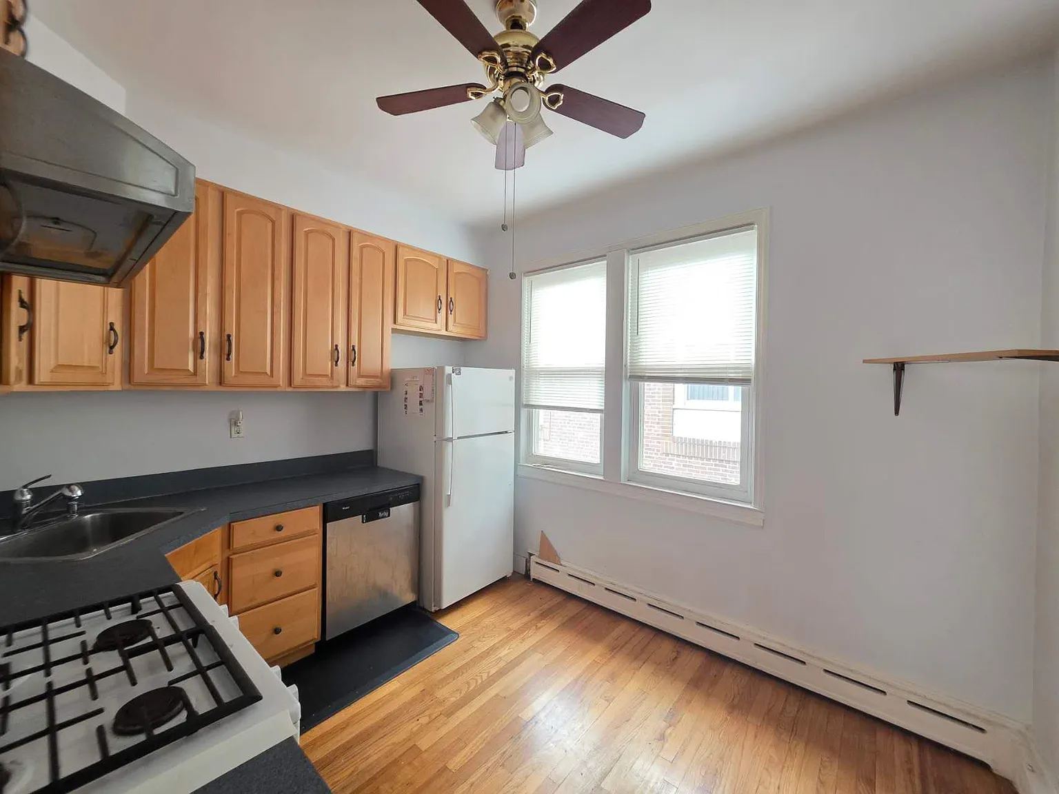 3 bed, 1200 sqft, $2,900 — Photo 2