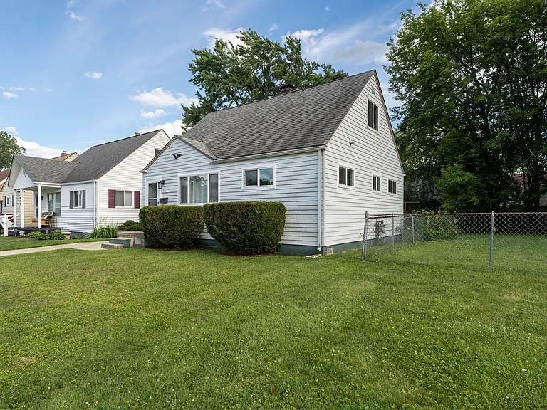 966 E Barrett Ave — Photo 22