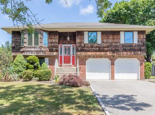 115 Cross Rd, Oakdale, NY 11769