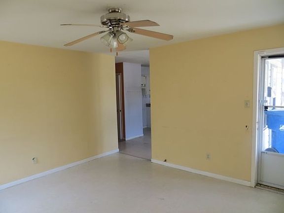 3rd image of 1120 Flores St