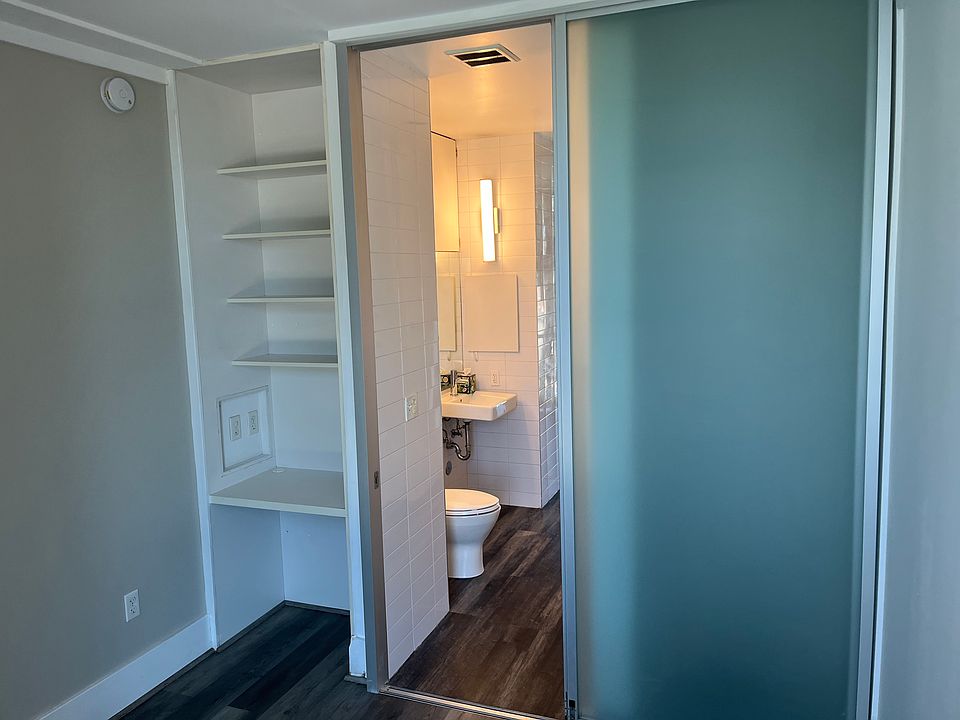 1st image of 6137 Macarthur Blvd #301