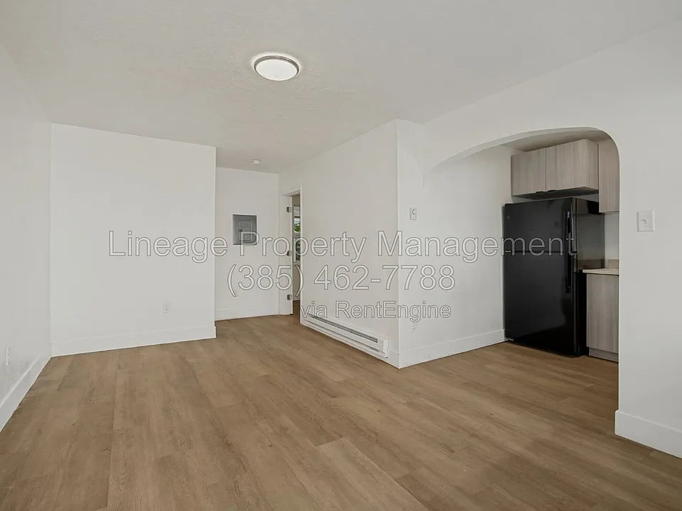 420 W 20th St #3