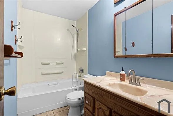 811 Villette Ct — Photo 9