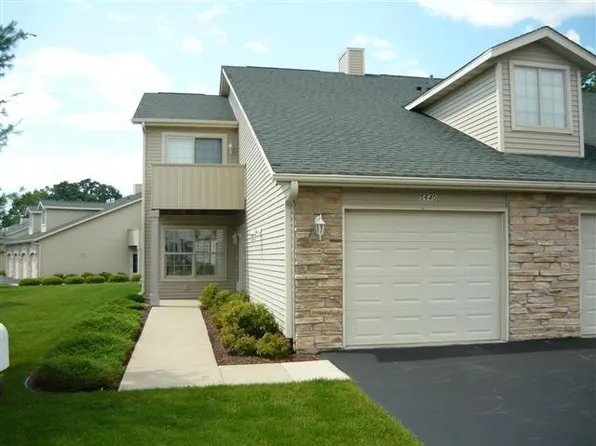 5640 Oak Village Dr, Roscoe, IL 61073