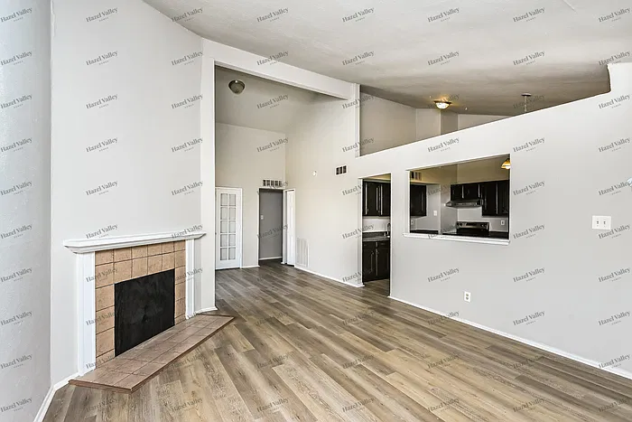 3 bed, 2.0 bath, 1203 sqft, $1,745 — Photo 3