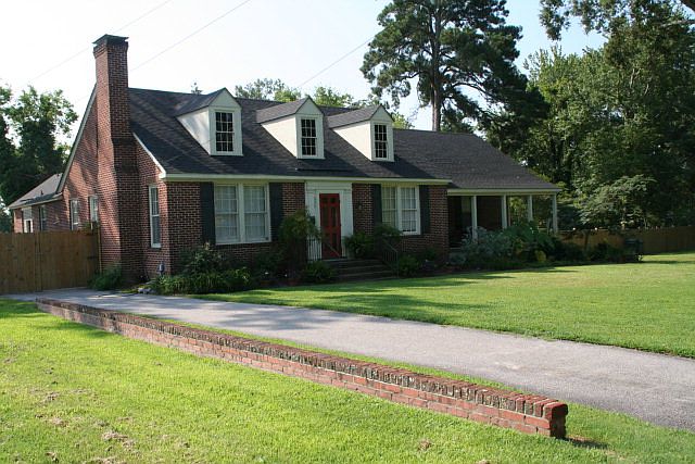 1st image of 301 S Howard Cir