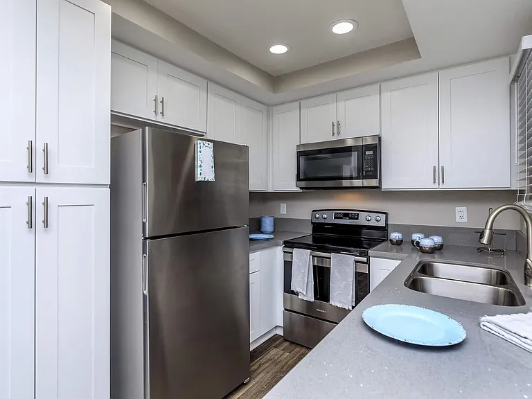 Smoketree Apartments — Photo 43