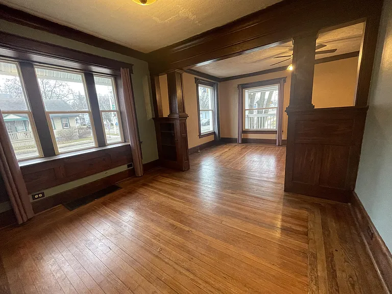 329 S Clemens Ave — Photo 2